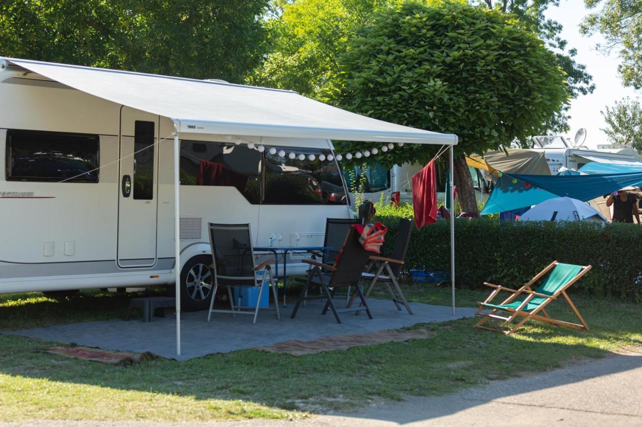 Aranypart & Campingplatz 2*